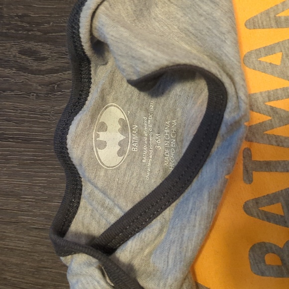 🦎 3 for $12 Batman Onsie and Shorts - Picture 5 of 6
